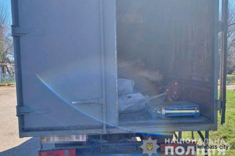 В Кривом Роге полицейские остановили грузовик с металлоломом