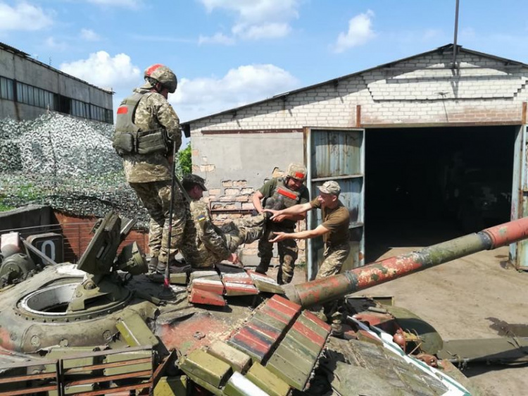 Медики криворожской 17-й танковой бригады готовятся к соревнованиям ОК "Схід"