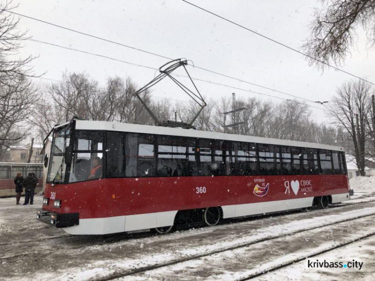 В Кривом Роге после капремонта выпустили ещё один трамвайный вагон (ФОТО, ВИДЕО)