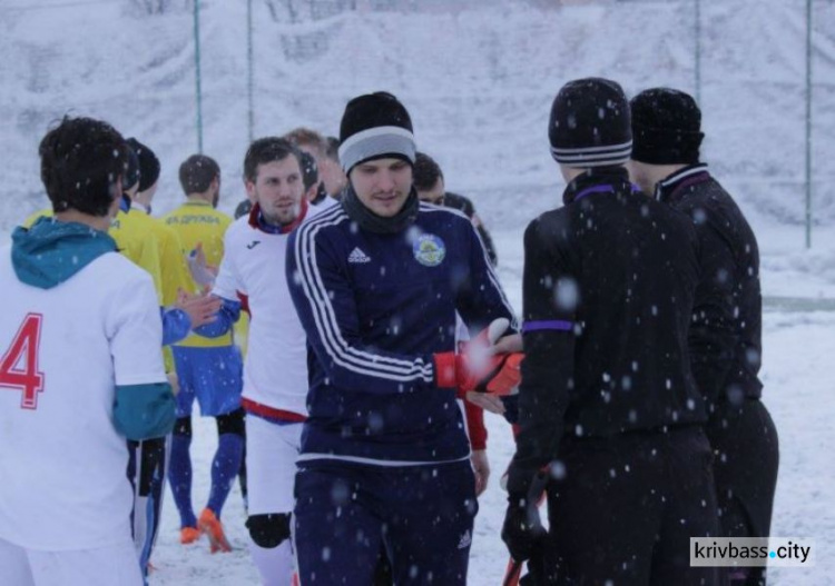Зимний футбол в Кривом Роге: одноимённая команда вырвалась в лидеры чемпионата (ФОТО)