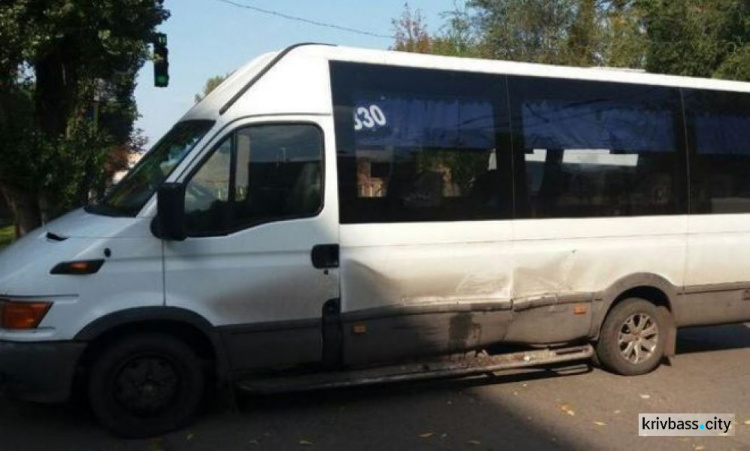 Очередная авария с участием маршрутки в Кривом Роге: есть пострадавшие (ФОТО)