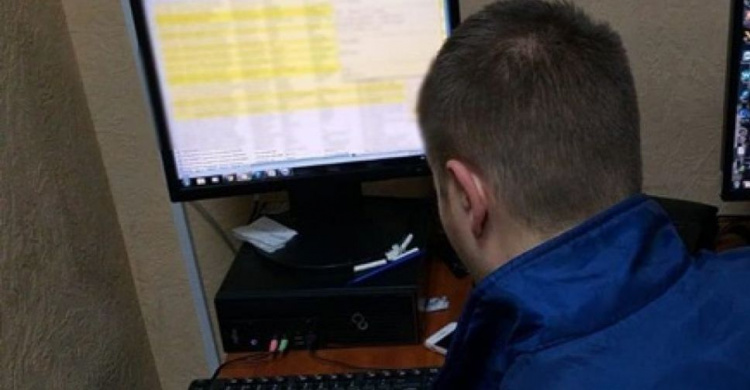 На территории Днепропетровской области правоохранители прикрыли мошеннический колл-центр, где обворовывали украинцев