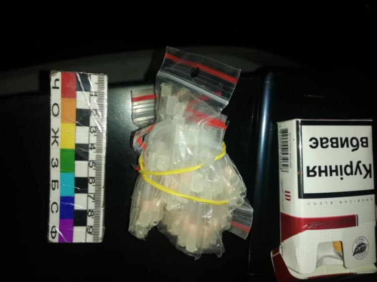Сразу 70 трубочек метамфетамина изъяли правоохранители у криворожанина (фото)