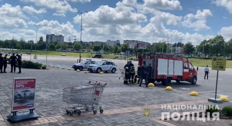Криворізькі поліцейські затримали псевдомінера торговельного центру