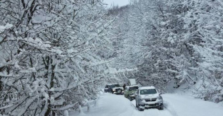 Села в Криворожском районе остались засыпанными снегом и отрезанными от цивилизации