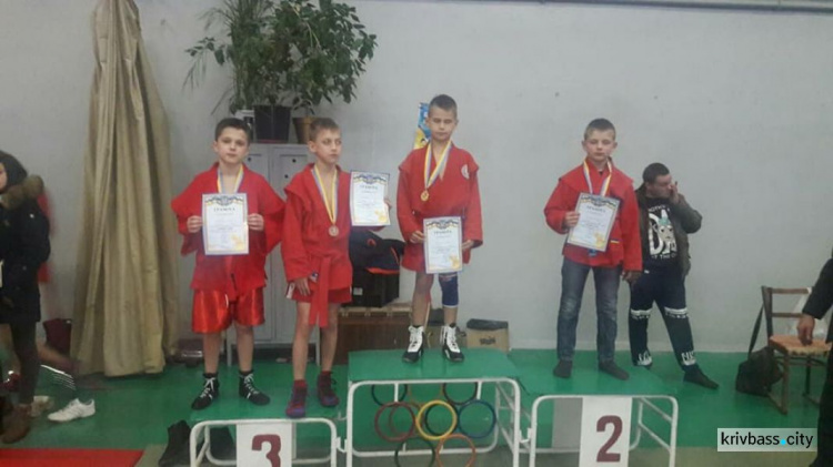 Юные самбисты из Кривого Рога привезли 31 медаль с Чемпионата области