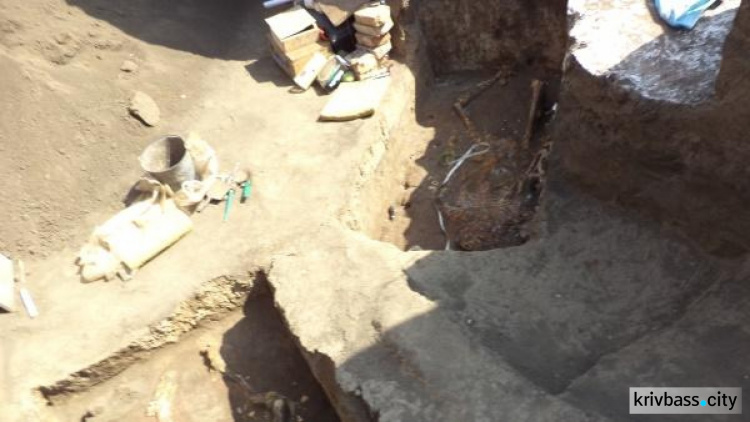 Историки-первокурсники Кривого Рога побывали на раскопках кургана эпохи бронзы (ФОТО)