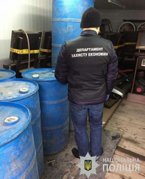 Фальсифицированный алкоголь: на Днепропетровщине прикрыли мини-завод (фото)