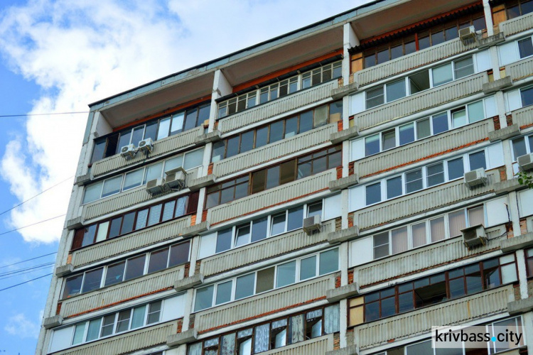 Случайность или суицид: в Кривом Роге возле многоэтажки нашли мёртвого пенсионера