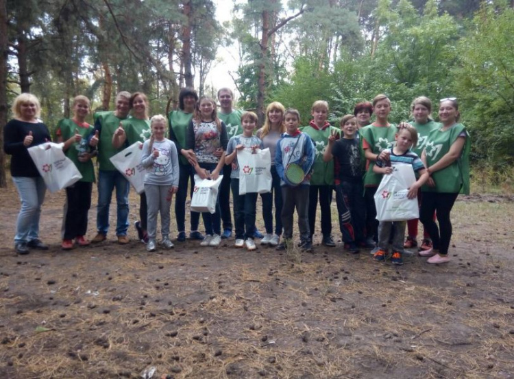 Школьники Терновского лицея Кривого Рога стали эко-туристами и выехали в лес (ФОТО)