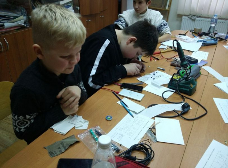 Юные криворожане на областных соревнованиях по радиоэлектронному конструированию (фото)