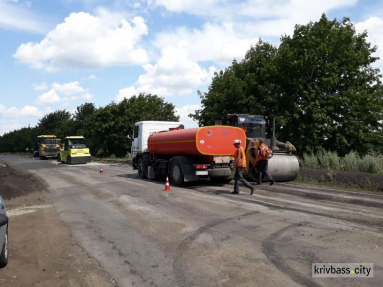 Укравтодор отчитался о выполненном ремонте участка областной трассы Днепр-Кривой Рог (фото)