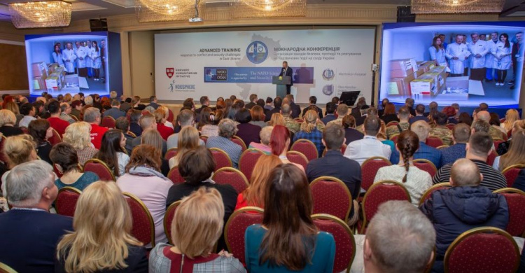 На Днепропетровщине проходит первая в Украине международная медицинская конференции  при поддержке НАТО (фото)
