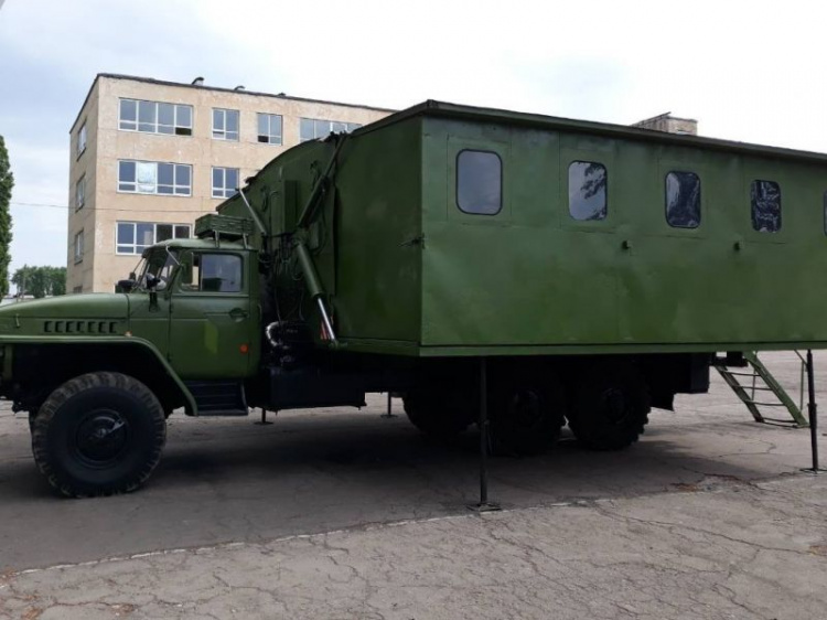 Благотворительный фонд отремонтировал автомобиль бойцам криворожской 17-й танковой бригады