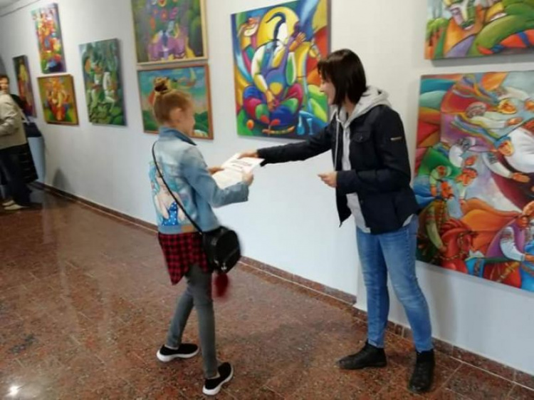 Юные художники из Кривого Рога и Полтавы представили жителям города свои осенние парки и скверы (ФОТО)