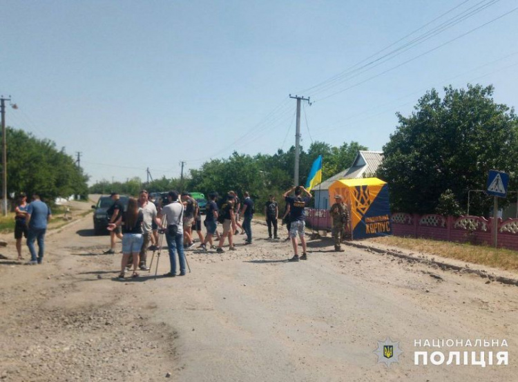 Даешь ремонт дороги: трассу "Кривой Рог-Николаев" перекрыли протестующие