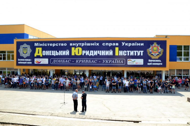 Абитуриенты из разных регионов Украины едут в Кривой Рог попробовать свои силы