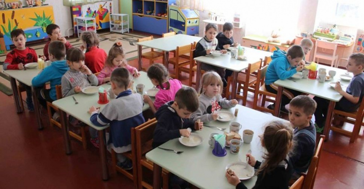 В Кривом Роге выделено 107,9 млн гривен на питание школьников