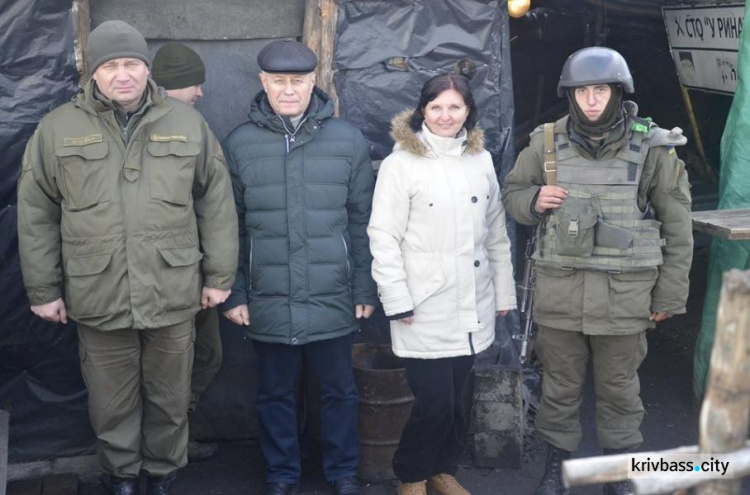 Представители делегации Кривого Рога проведали земляков, воюющих в АТО (ФОТОРЕПОРТАЖ)