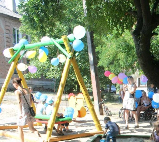 В одном из районов Кривого Рога прошли торжественные открытия детских площадок (ФОТО)
