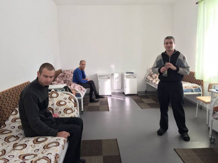 Неравнодушные жители Кривого Рога с гуманитарной миссией посетили психоневрологический диспансер (ФОТО)
