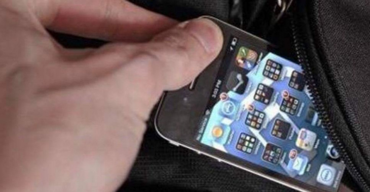 Правоохранители Кривого Рога в течении часа вернули украденный телефон