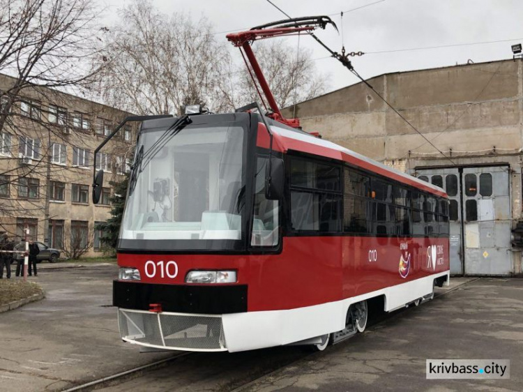 В Кривом Роге провели обновление ещё одного вагона для линии скоростного трамвая (ФОТО)