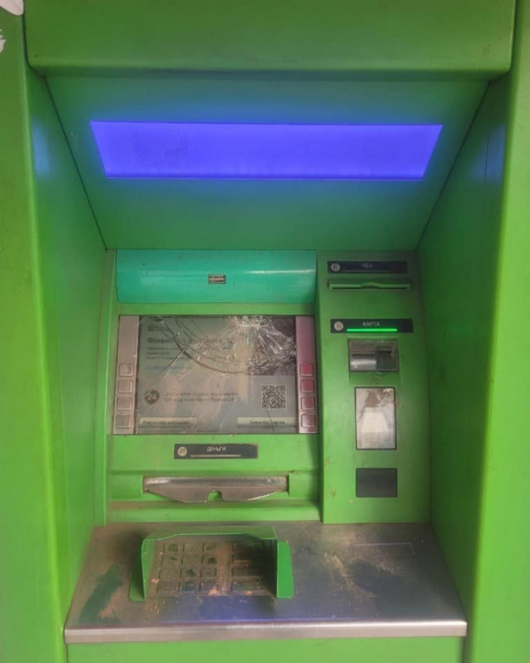 Поліція охорони Кривого Рогу затримала чоловіка, який розбив банкомат