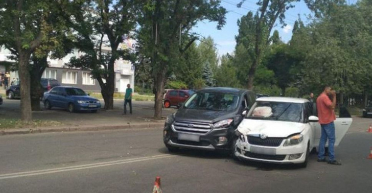 В Кривом Роге ударились две иномарки, пострадал водитель (ФОТО)