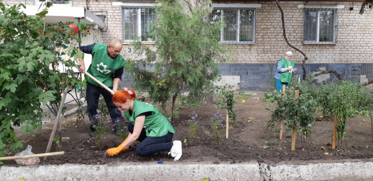 В команде единомышленников: при поддержке «Зеленого центра Метинвест» в 2019 году жители Кривого Рога благоустраивают 52 придомовых террито