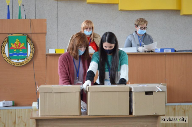 В Покровском районе успели обработать бюллетени только 3 избирательных участков из 57