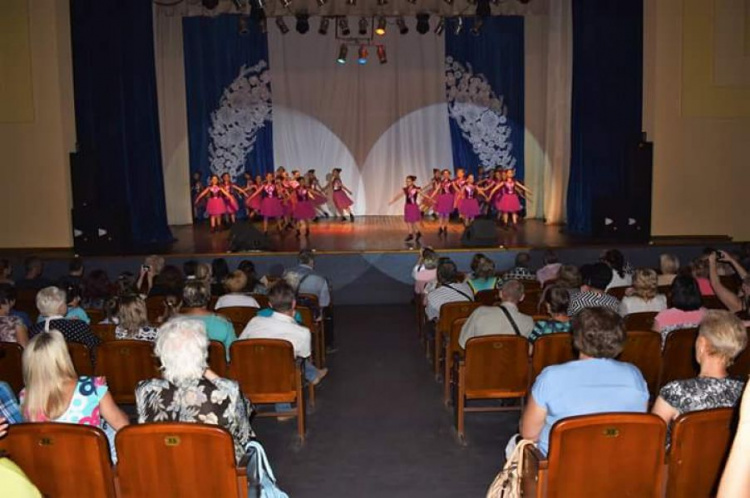 В одном из районов Кривого Рога прошёл концерт, посвящённый солдатским матерям (ФОТО)