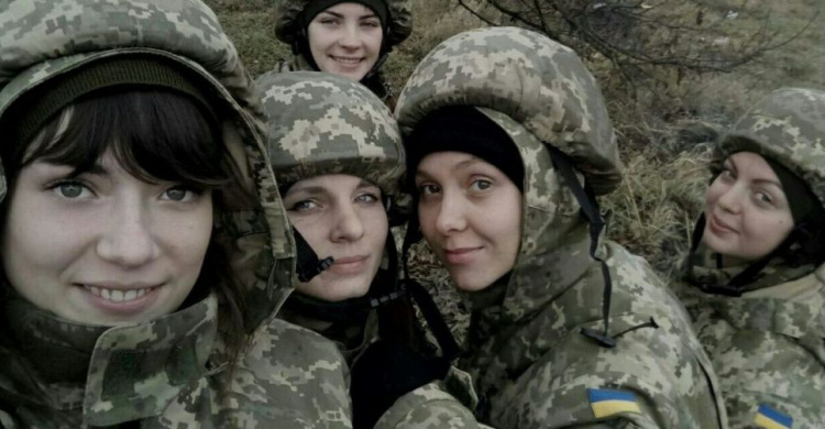 Криворожанки активно идут защищать Украину