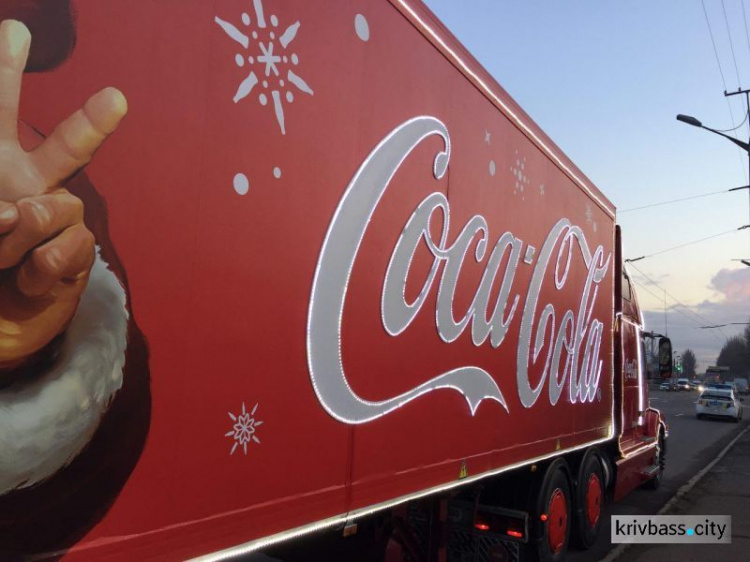 В Кривой Рог приехал праздник: по городу колесит новогодний грузовик с Санта-Клаусом (ФОТО+ВИДЕО)