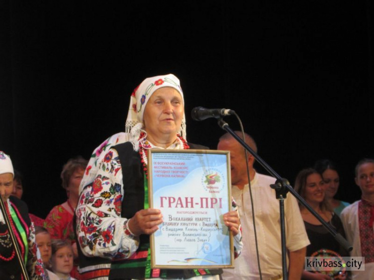 Голосистые пенсионерки из села в Волынской области перепели всех на фестивале народного творчества в Кривом Роге (фото)