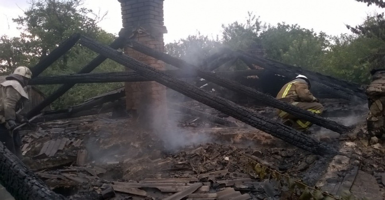 В Терновском районе Кривого Рога пожар уничтожил дом (ФОТО)