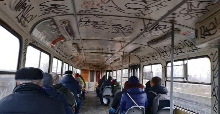 Жесткий сюрреализм в скоростных трамваях Кривого Рога (фотофакт)