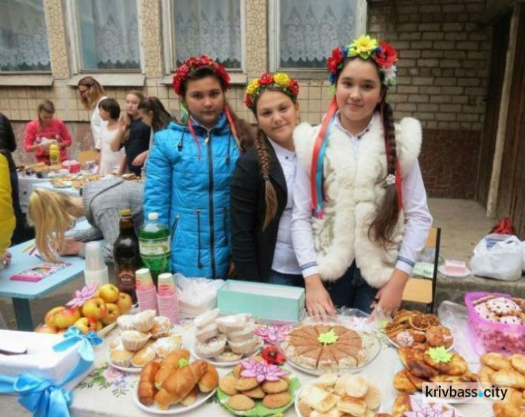 «От сердца к сердцу»: в одной из школ Кривого Рога прошла благотворительная ярмарка (ФОТО)