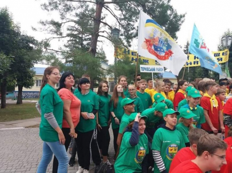 Юные криворожане собрались на городском слете экологов и туристов-краеведов (фото)