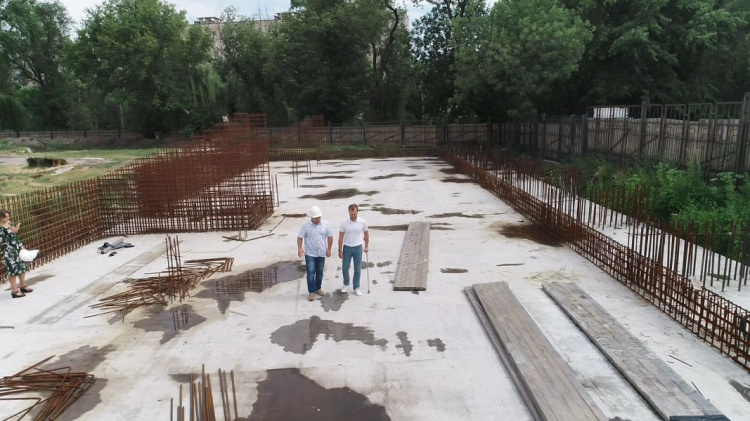 Нардеп из Кривого Рога договорился о возобновлении реконструкции одного из крупнейших стадионов в городе
