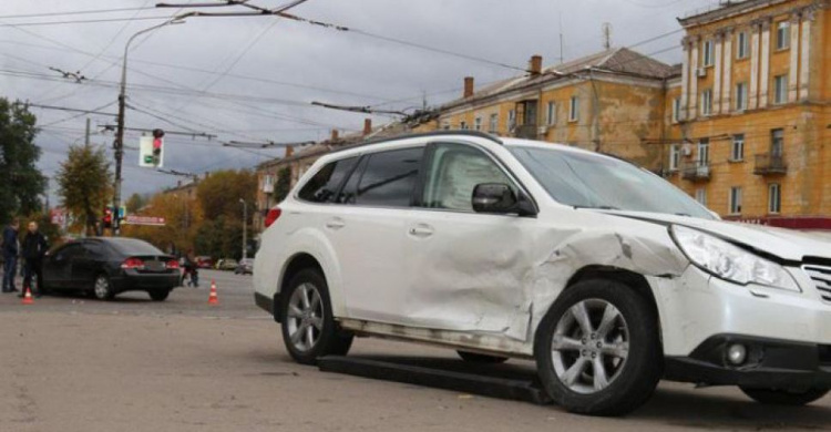 Из-за аварии двух иномарок в Кривом Роге пострадали двое детей (ФОТО)