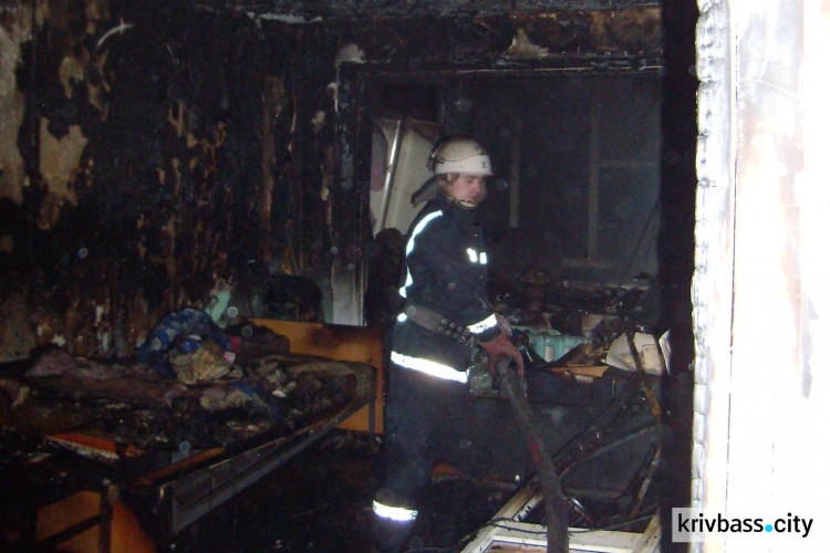В Кривом Роге горела жилая многоэтажка – пострадала женщина