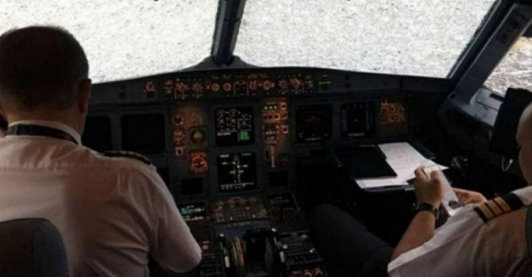 Пилот самолета "нарисовал" на радаре половой орган (ФОТО)