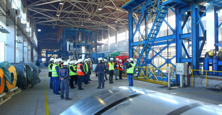 В Кривом Роге показали, как работает обновленный металлургический завод (фото)