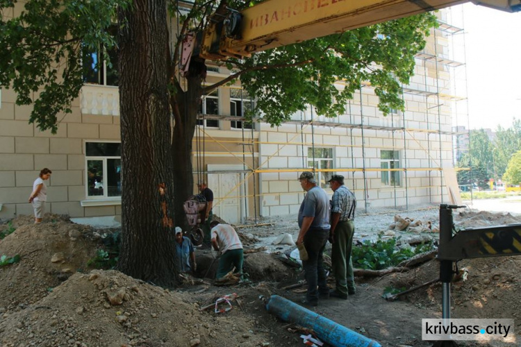 Во дворце культуры "Карачуны" в Кривом Роге продолжаются ремонтные работы(ФОТО)