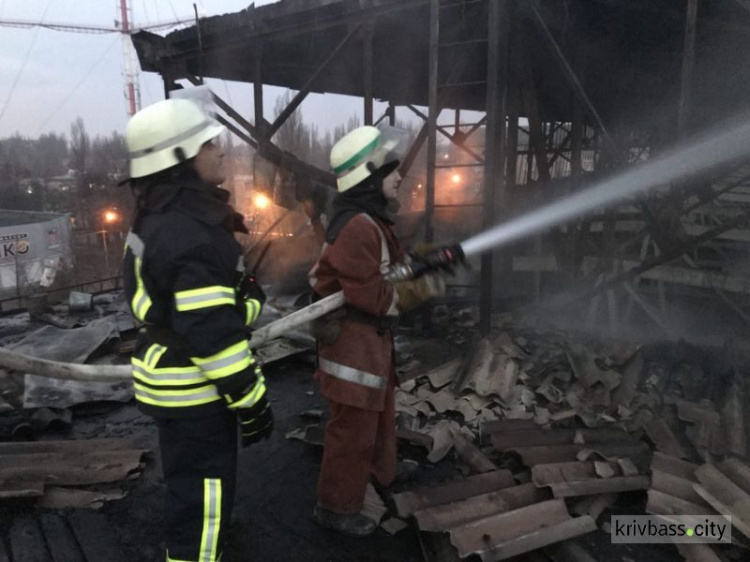Пожар на территории института «Механобрчермет» - горела крыша ангара