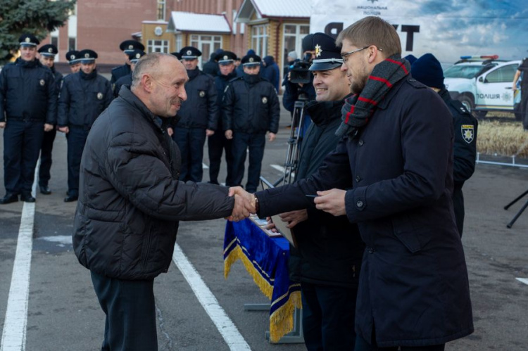 На Днепропетровщине вручили ключи от новых авто 31 офицеру громад (фото)