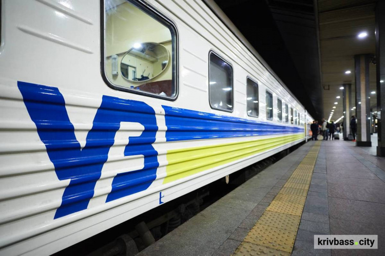 В «Укрзалізниці» запустили додаткові вагони у поїздах «карпатського напрямку»