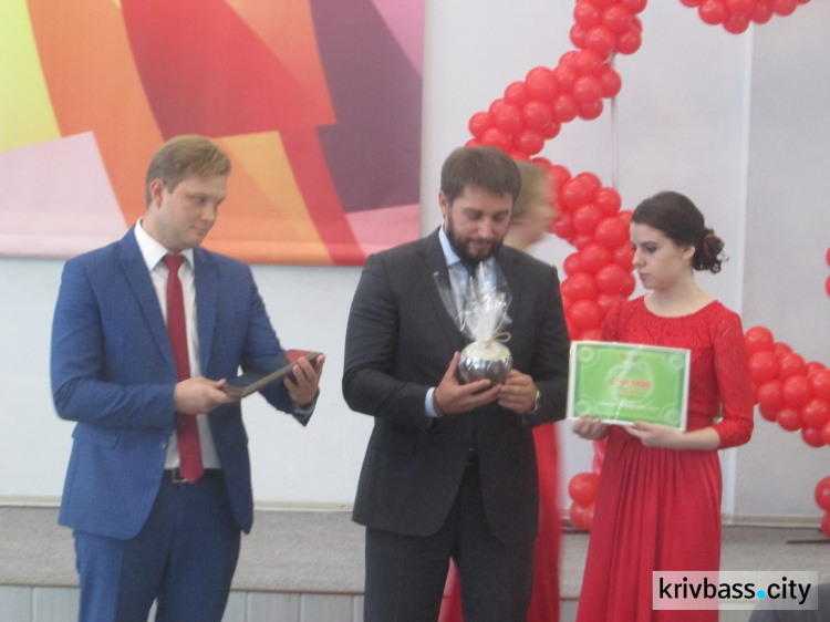 В Кривом Роге наградили победителей проекта "100 дворов"(ФОТО)