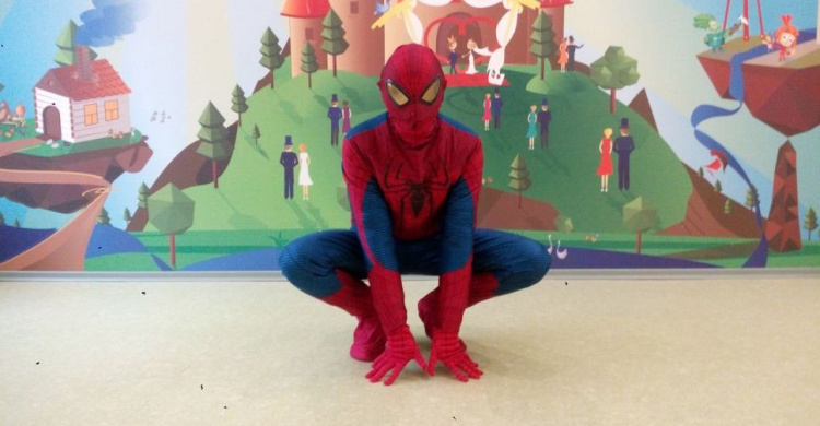 Супергерой по-криворожски: в развлекательном центре Кривого Рога аниматор в костюме "Человека-паука" избил ребенка